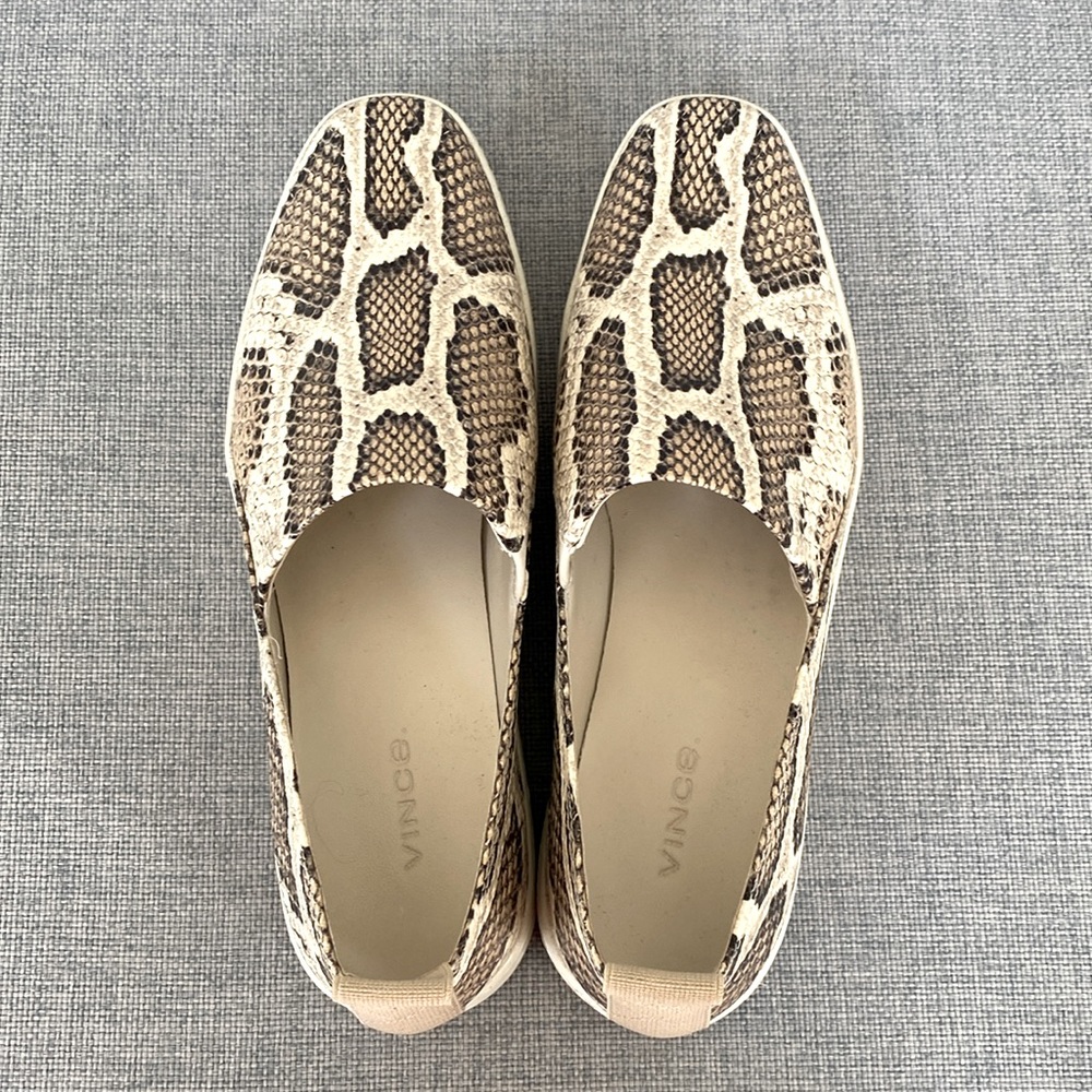 Vince “Saxon” snake print leather platform loafer sz 7.5